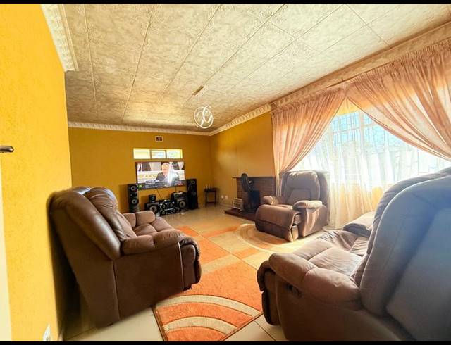 3 BEDROOM HOUSE FOR SALE IN VANDERBIJLPARK CW 4